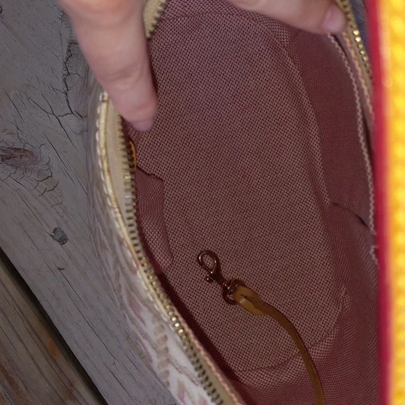 ❌️🚫 SOLD! Dooney & Bourke Vintage Coated Cotton Crossword Bucket Bag & Wallet - Picture 10 of 16